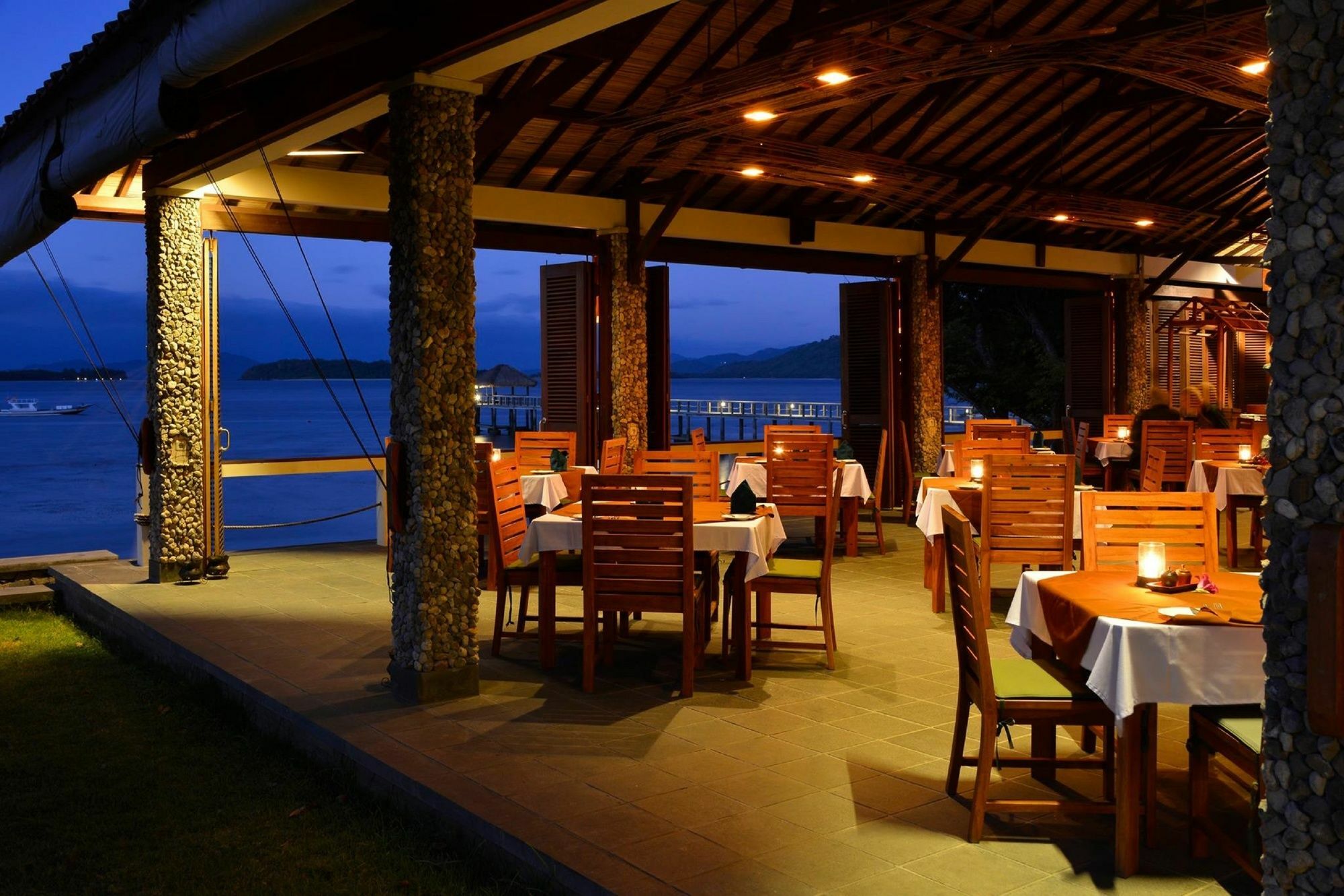 Отель Cocotinos Sekotong Lombok Sekotong Barat Экстерьер фото